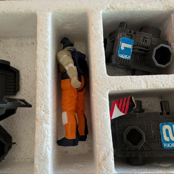Rare, vintage 1985 Milton Bradley Robotix Series R-1500 - Picture 7 of 12